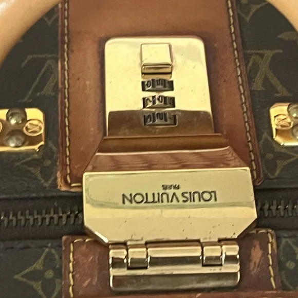 Authentic Louis Vuitton hard lock luggage trunk - Picture 4 of 12